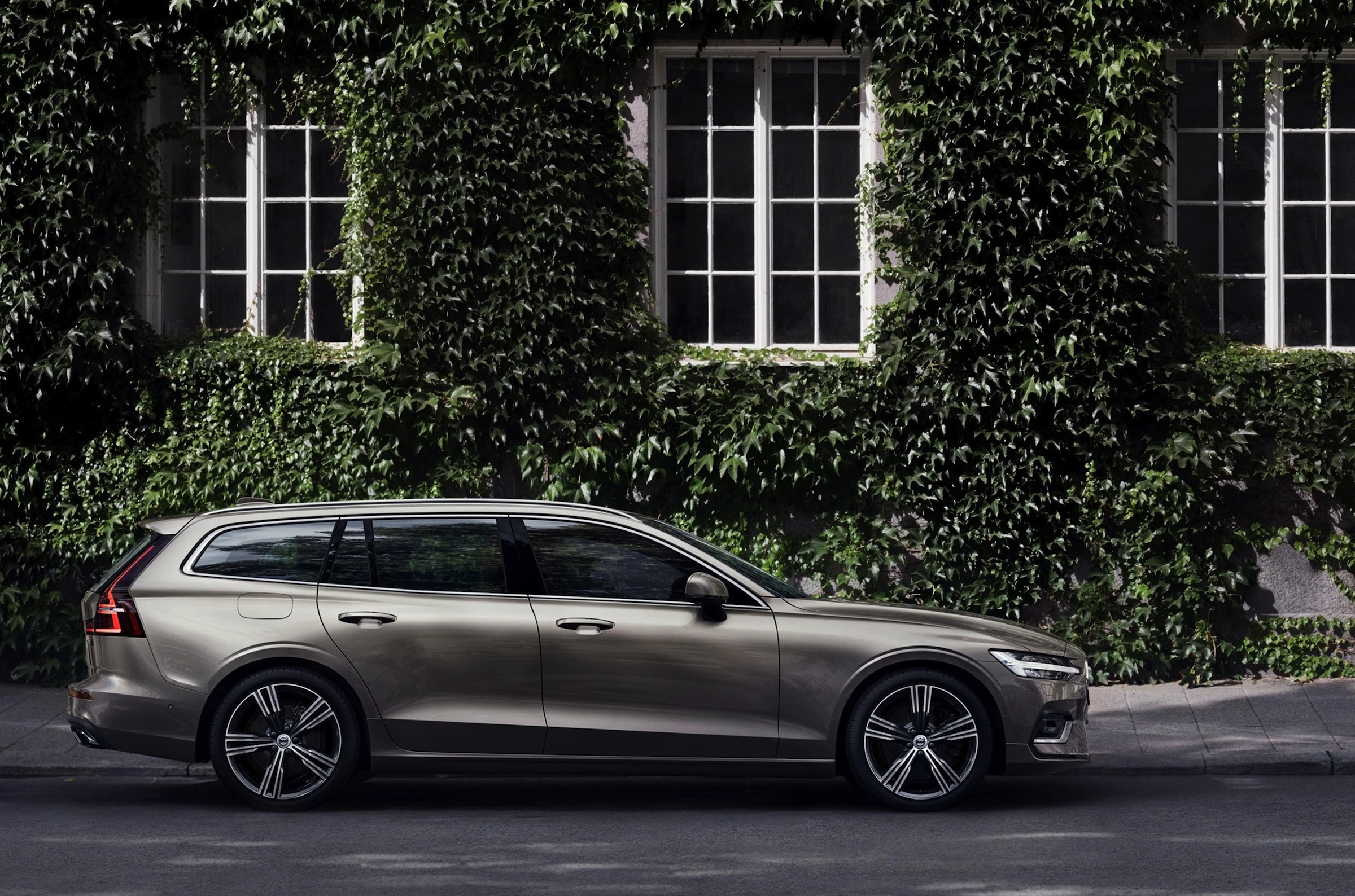 5 lat temu gama Volvo wyglądała jak park jurajski. A teraz?