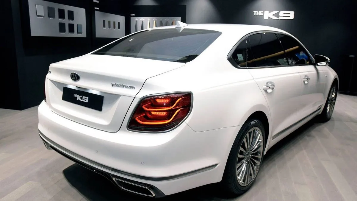 2019-Kia-K900-3