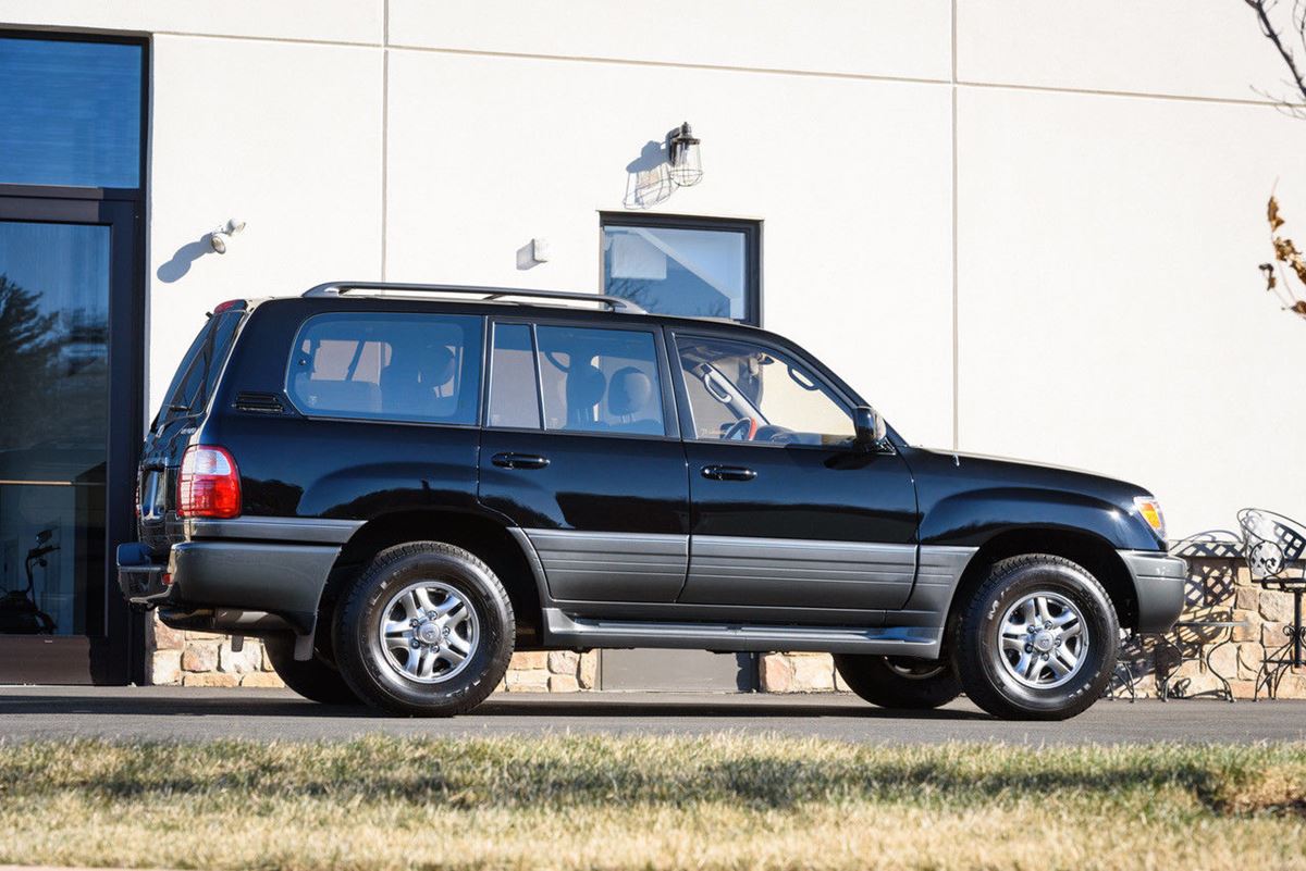 Lexus-LX-2