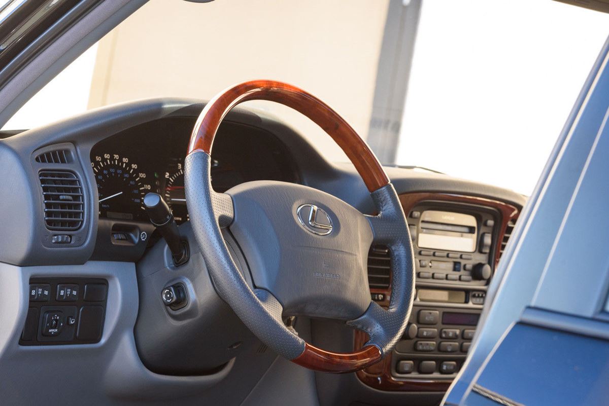 Lexus-LX-4