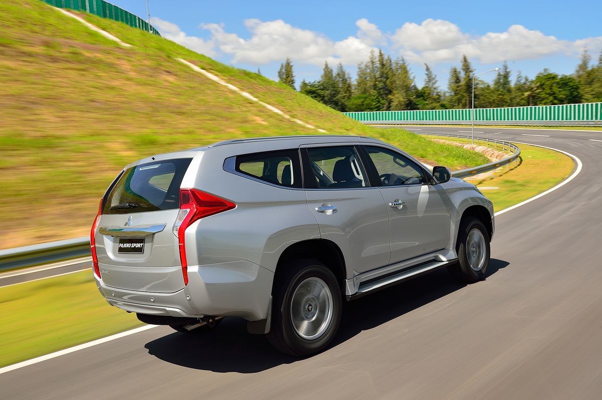 Mitsubishi-Pajero-Sport-4