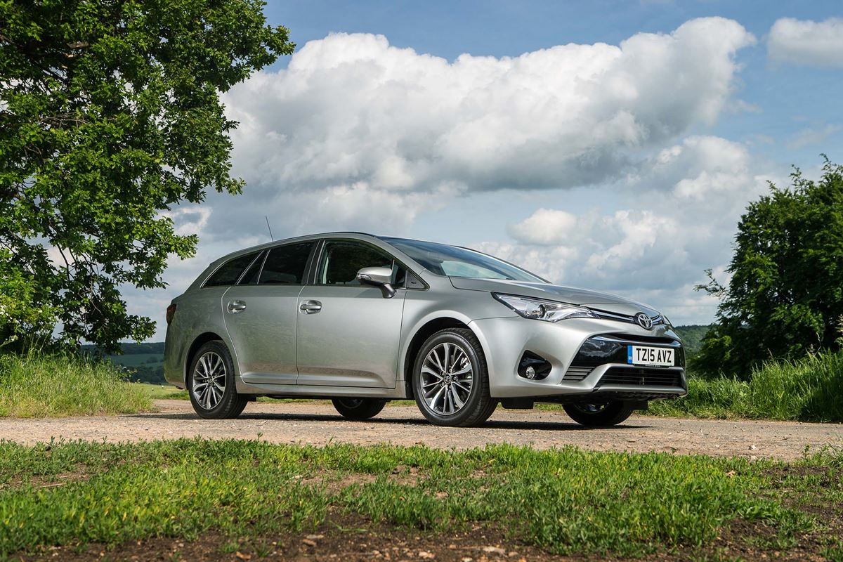 Toyota-Avensis-4