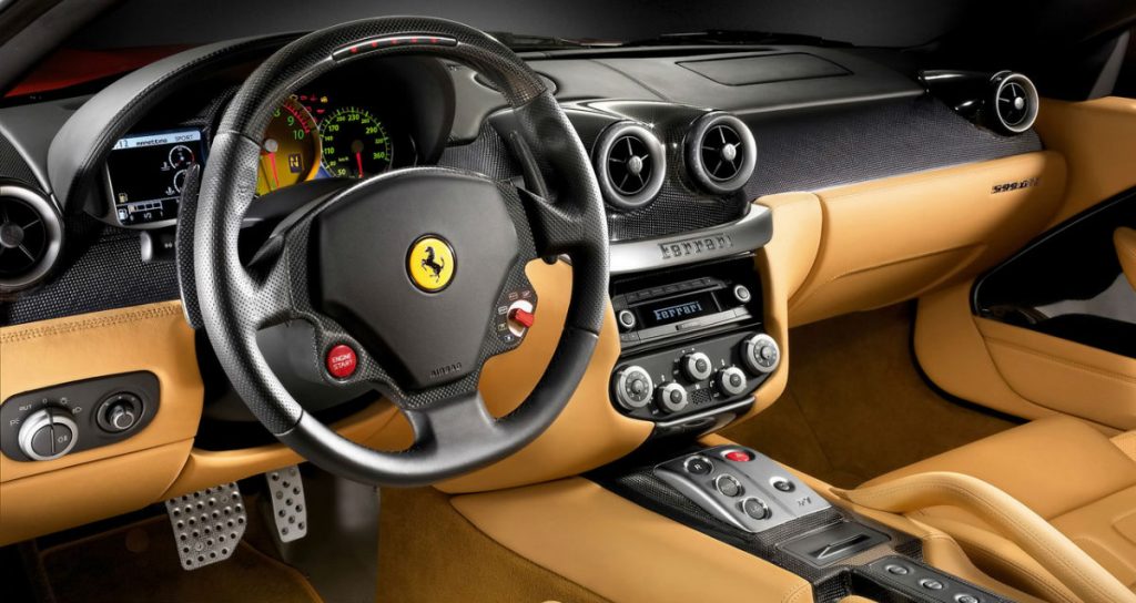 ferrari-wnetrze
