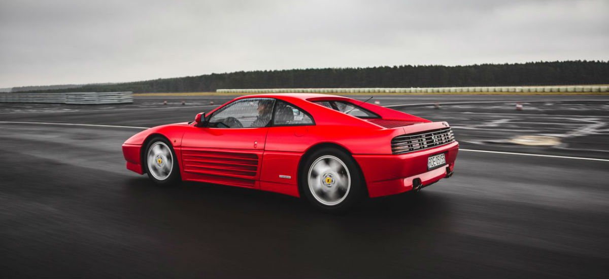 Polacy odrestaurowali klasyczne Ferrari 348. Jest piękne