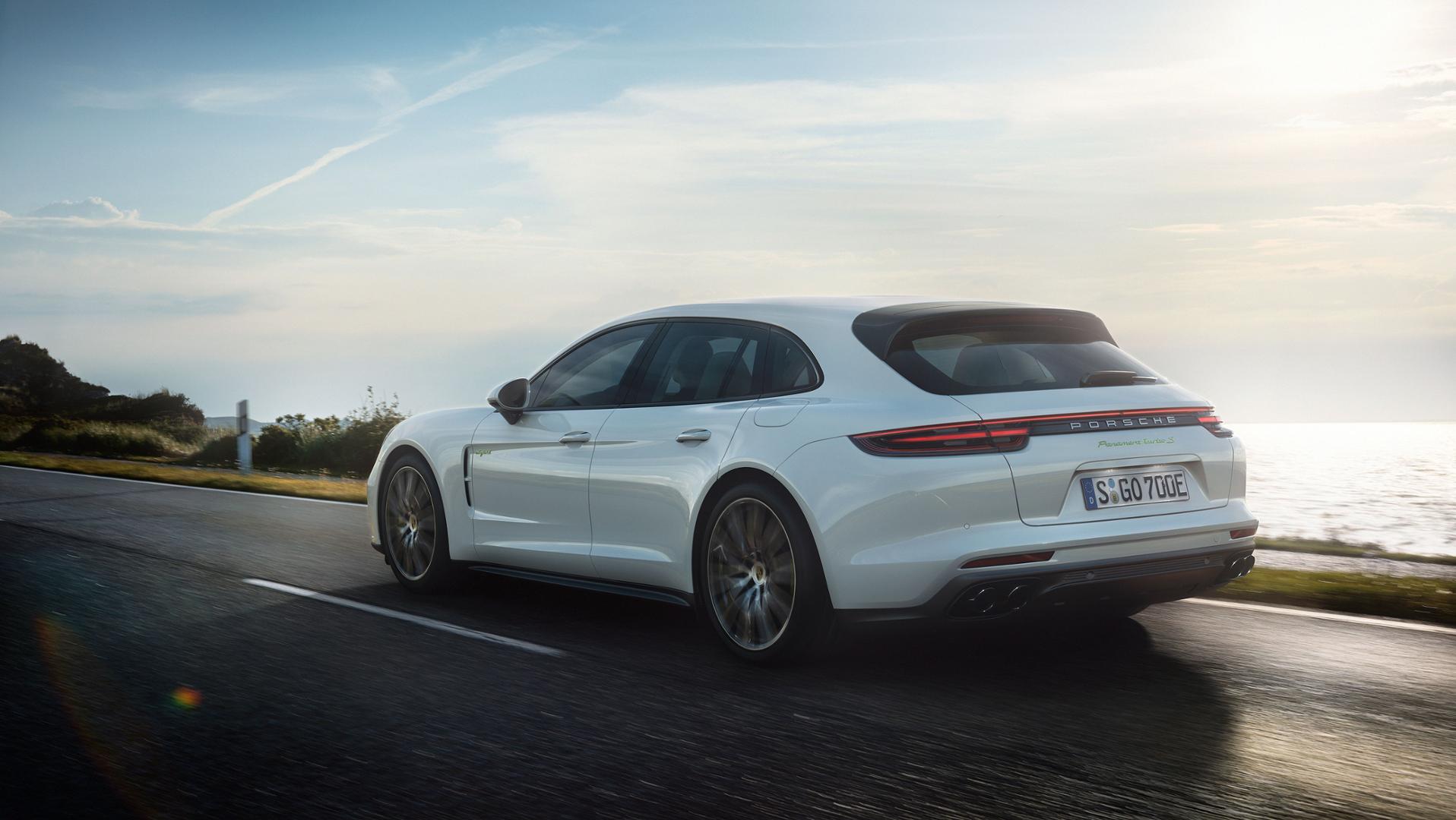 porsche panamera cena 