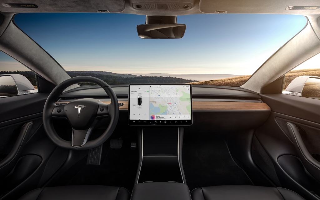 Tesla 3 wnętrze 