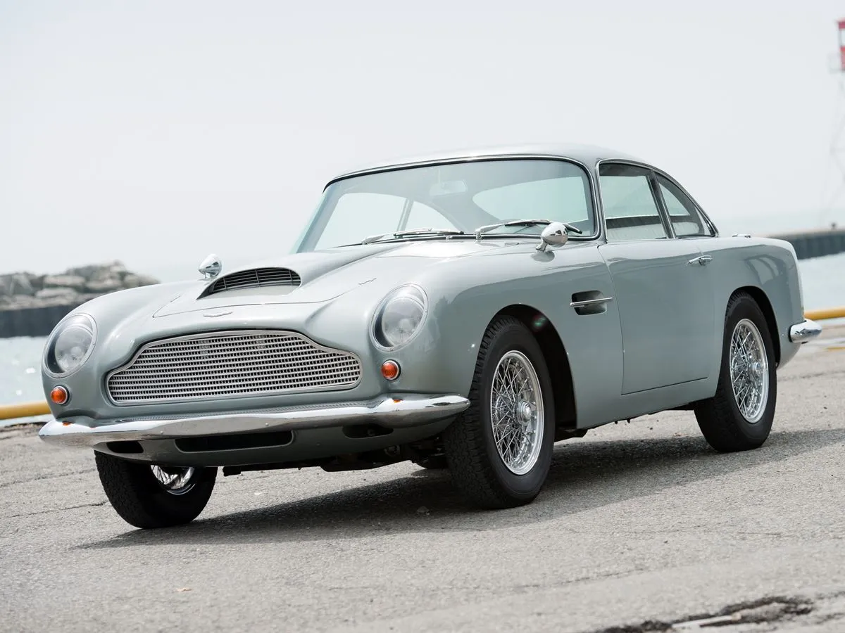 Aston-martin-db4 