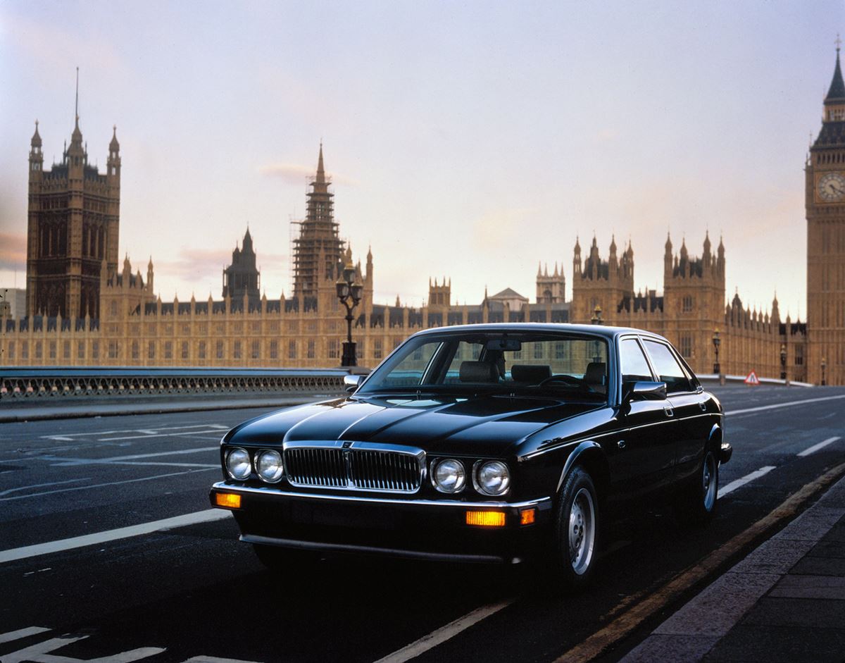 Jaguar-XJ-3