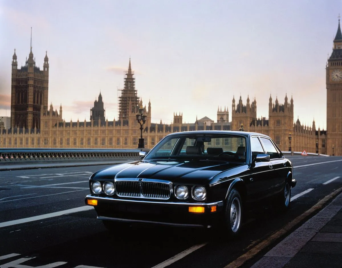 Jaguar-XJ-3 
