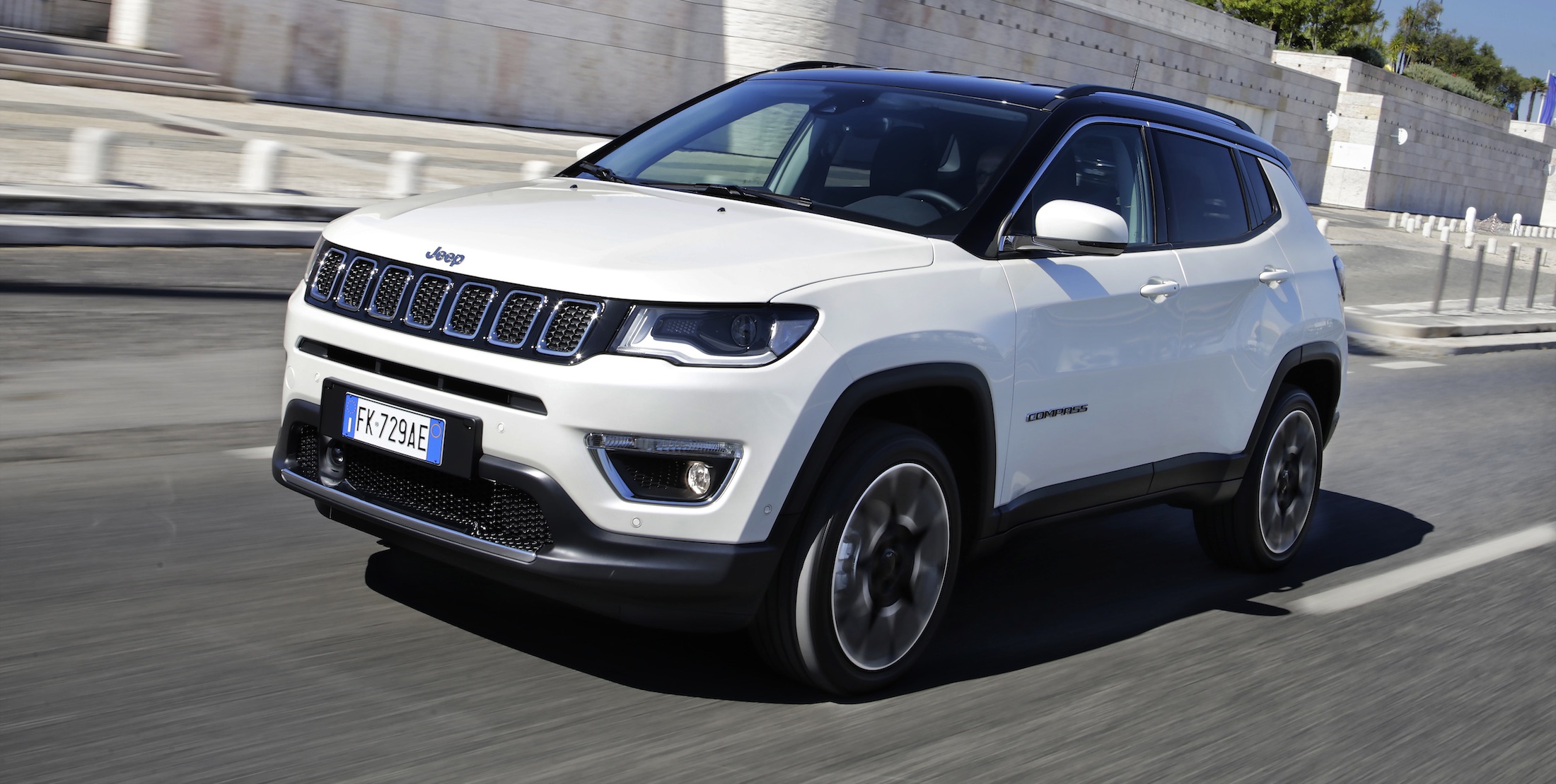 Jeep Compass zdobywa maksymalne pięć gwiazdek w teście bezpieczeństwa EuroNCAP