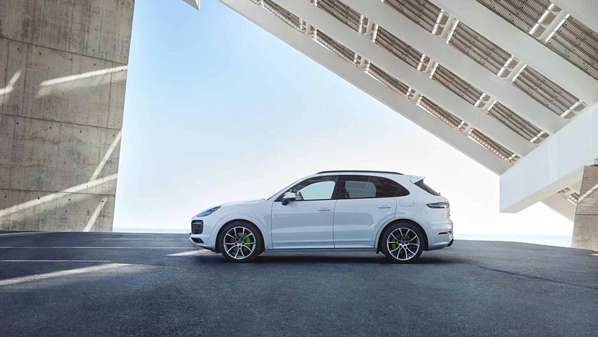Cayenne-Hybrid-3