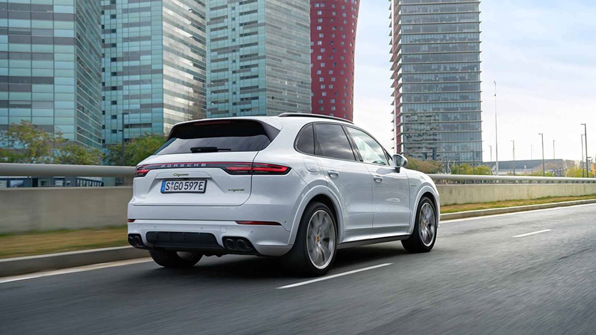 Cayenne-Hybrid-4