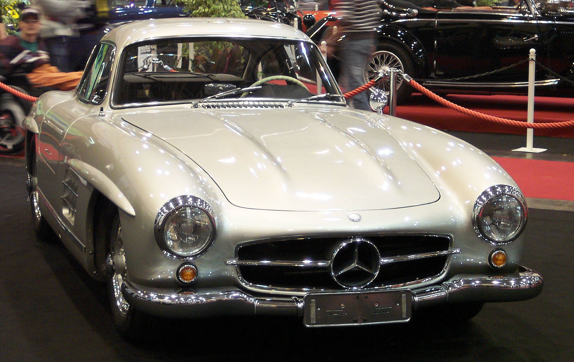 Mercedes-300SL-gullwing-2