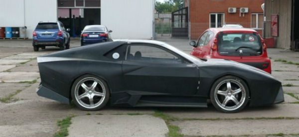 Rosjanie mają fantazję: Mitsubishi 3000GT udaje Lamborghini Reventon