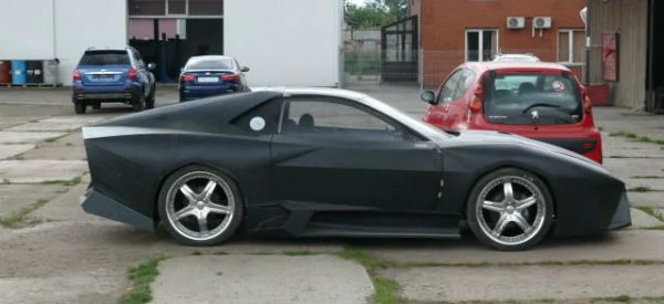 Rosjanie mają fantazję: Mitsubishi 3000GT udaje Lamborghini Reventon