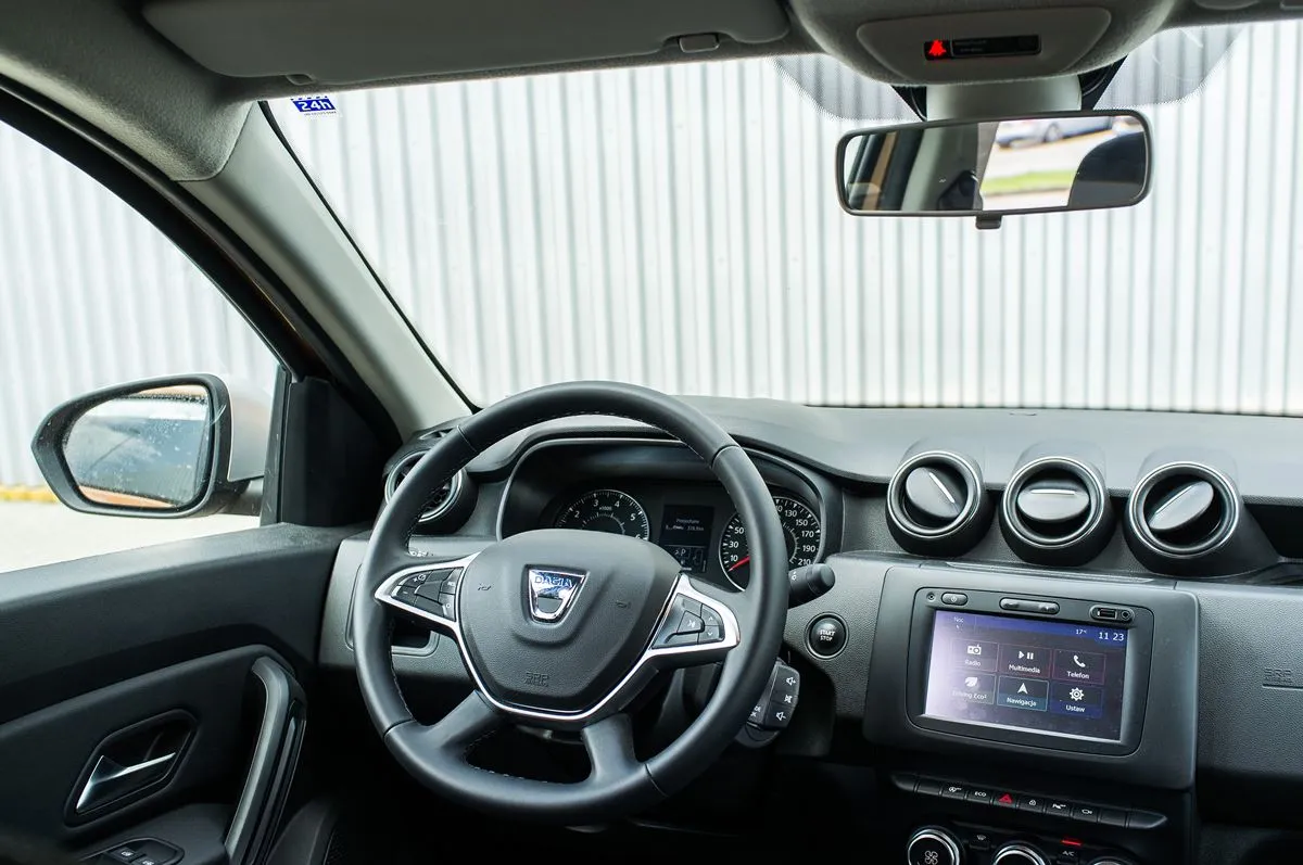 Porownanie-Dacia-Duster-24