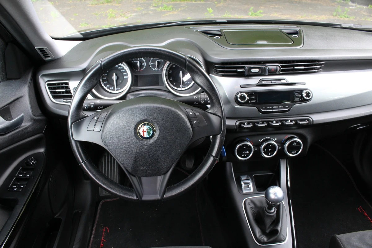 alfa romeo giulietta używane 
