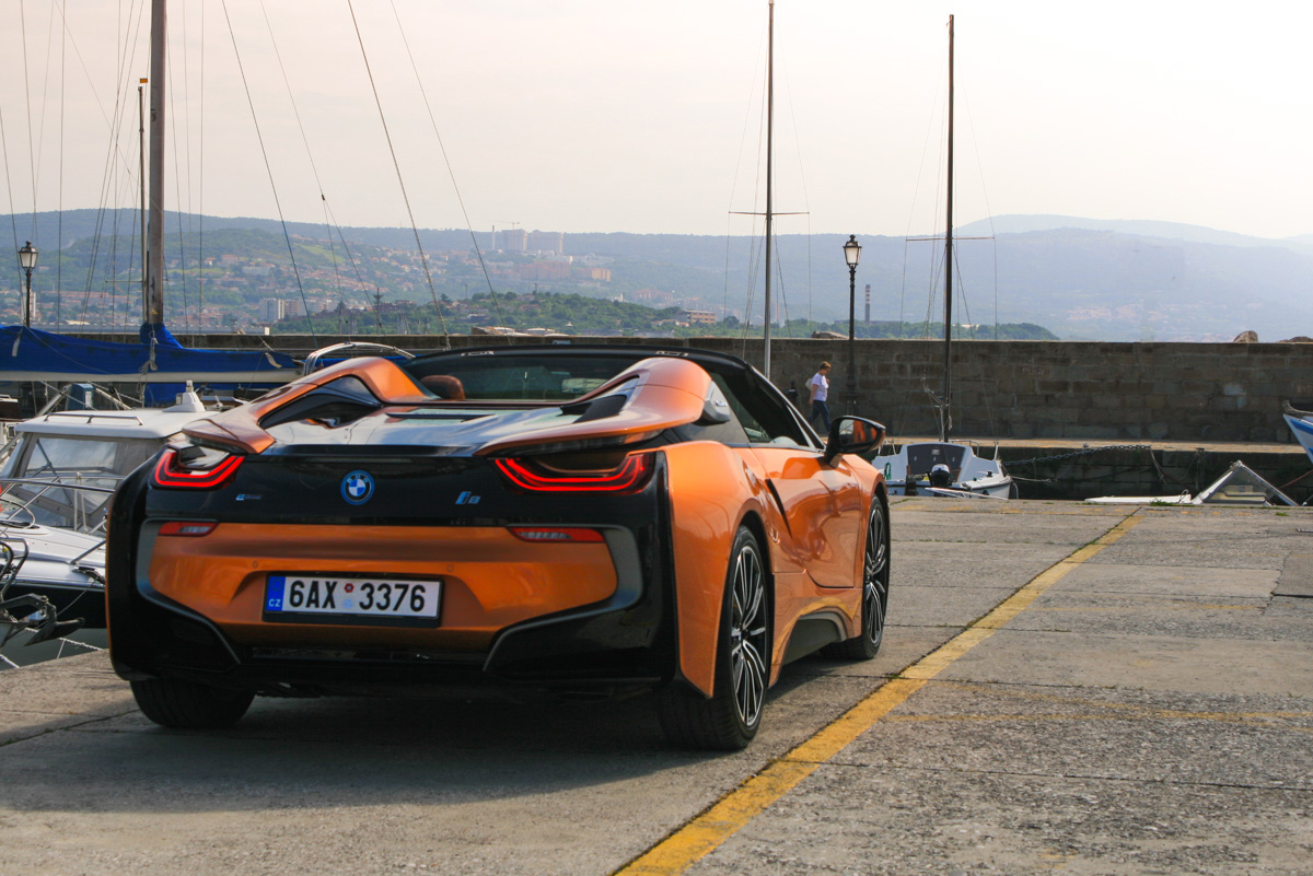 bmw-i8-roadster-8 