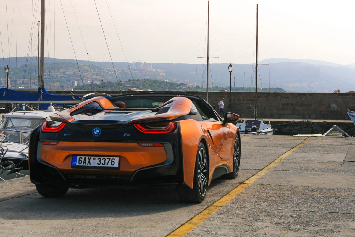 bmw-i8-roadster-8 