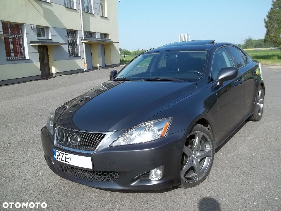 Lexus IS 