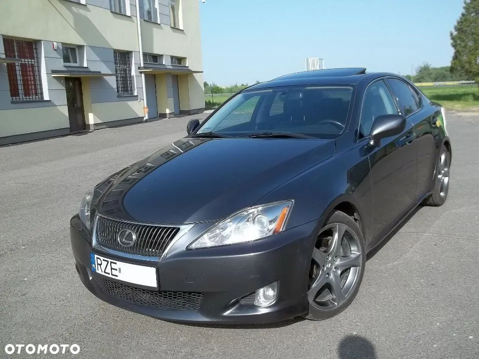 Lexus IS