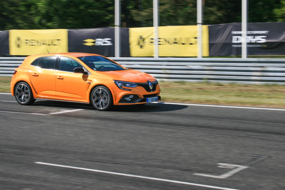 renault-megane-rs-46