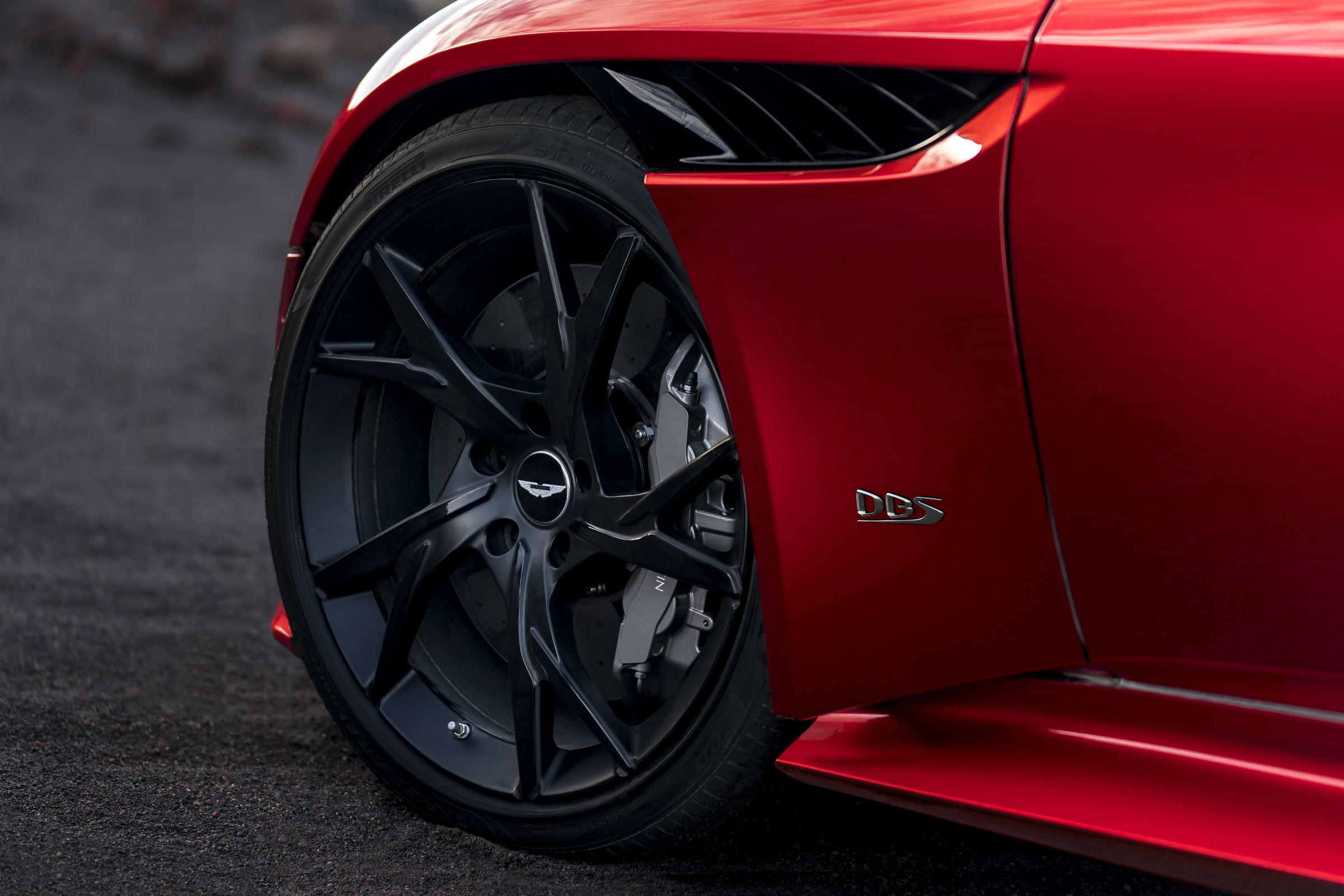 Aston Martin DBS Superleggera 