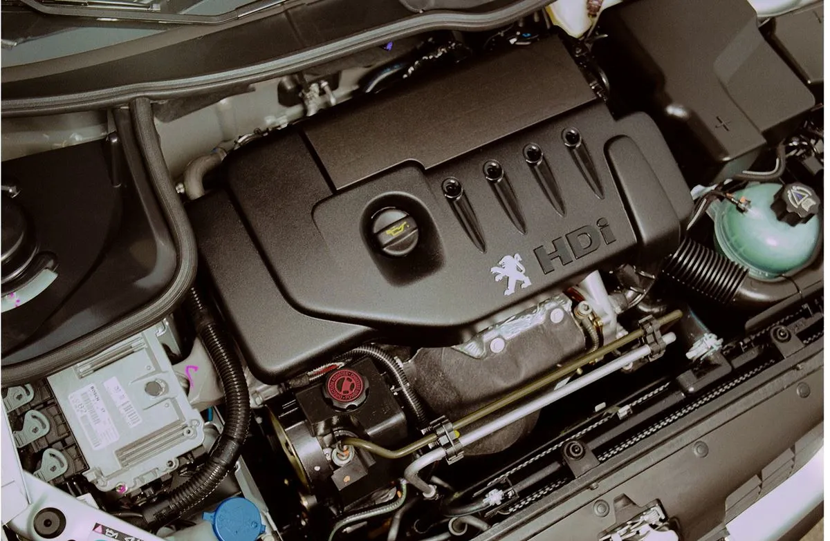 Peugeot-206-silnik