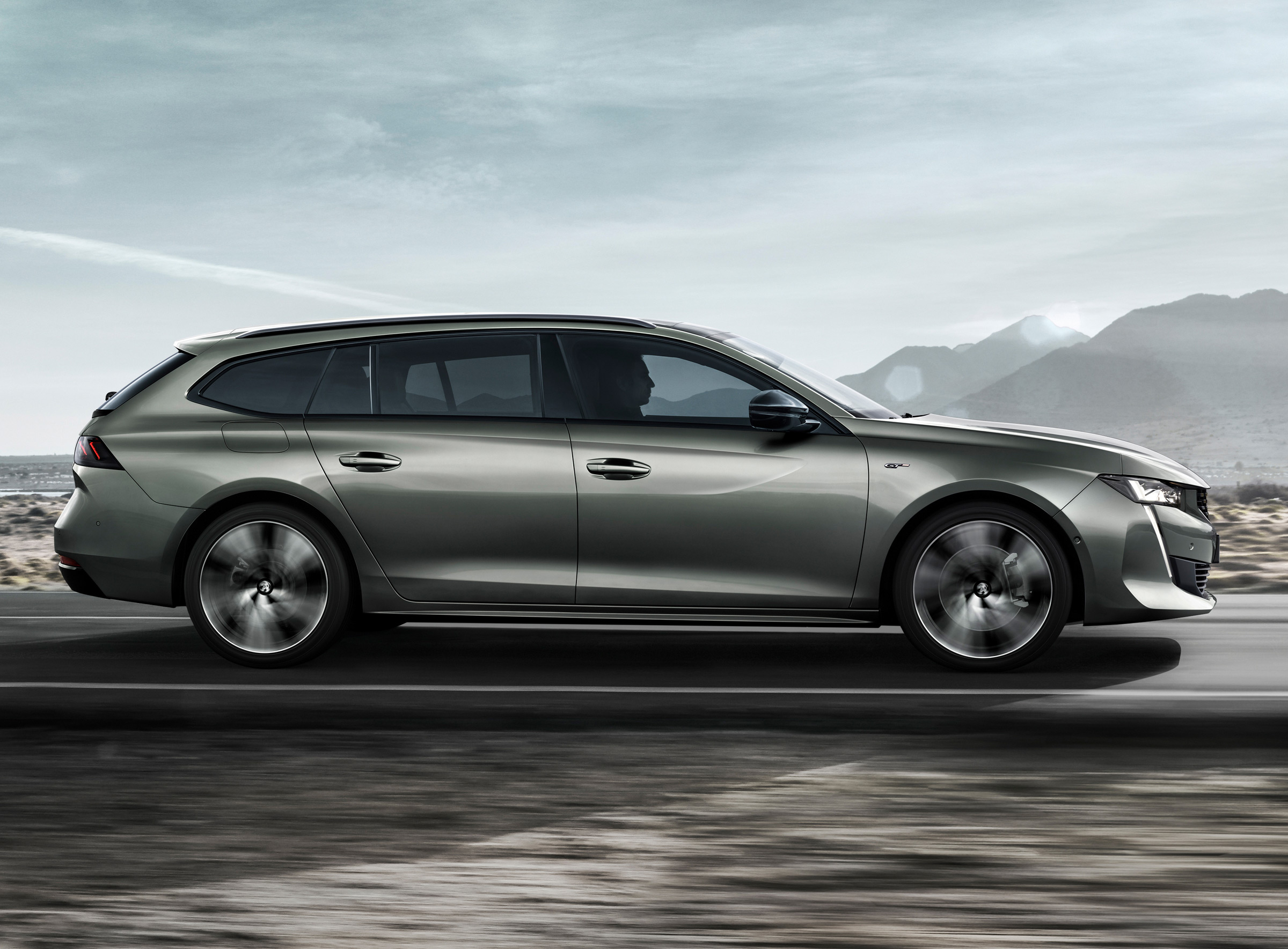Peugeot 508 SW rywalizuje z markami premium. Głównie cenami. Porównujemy go z konkurencją