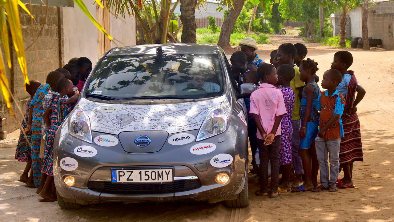 Nissan leaf 
