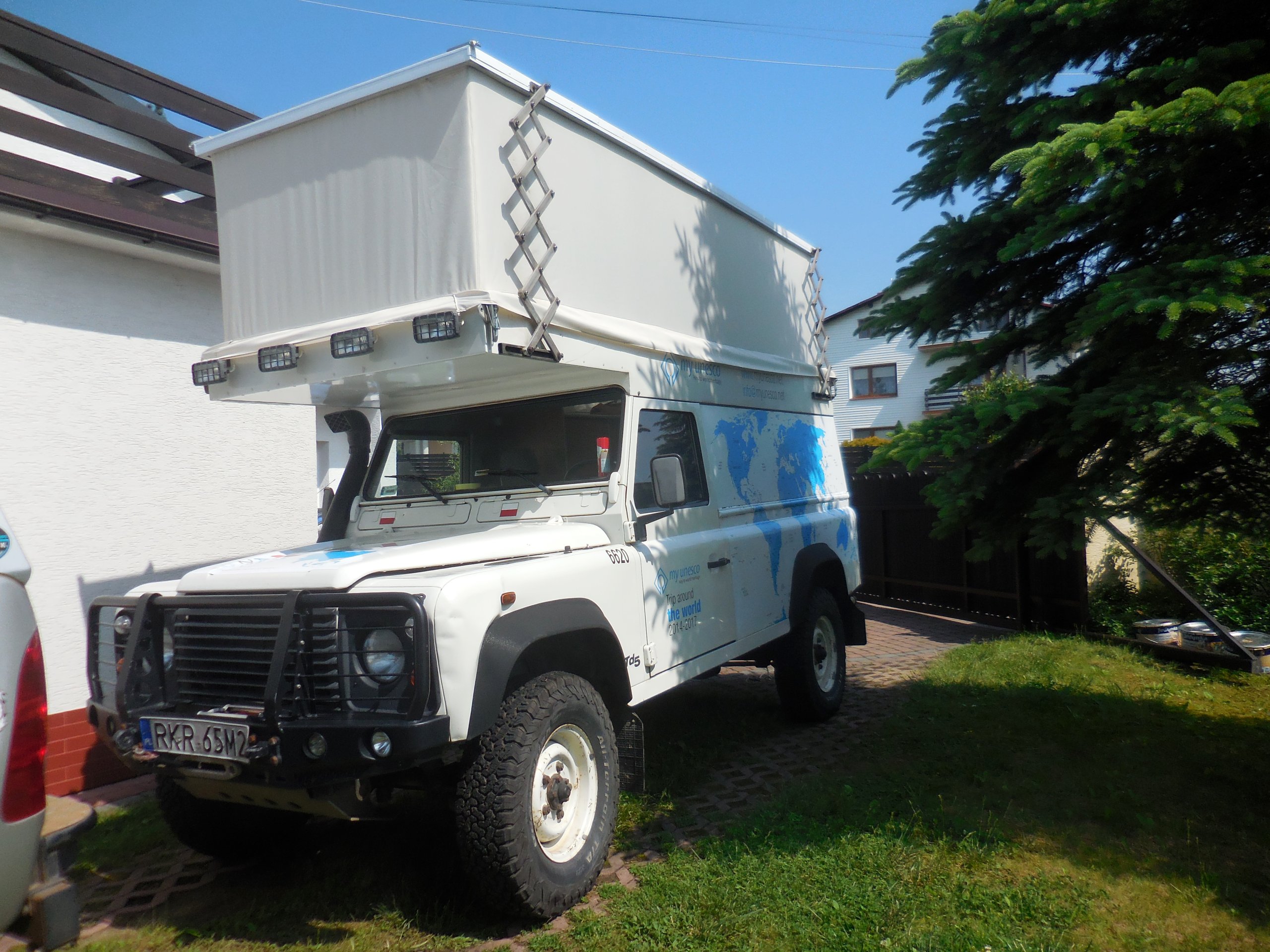 Land Rover Defender 