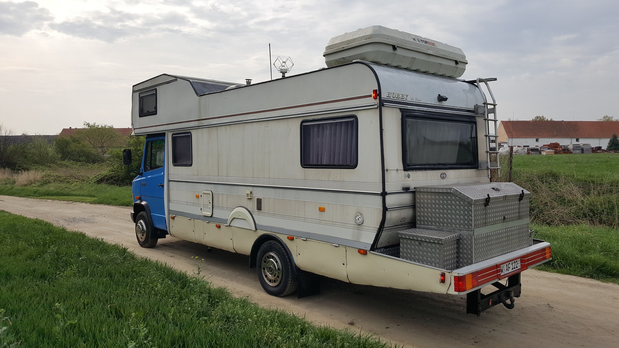 Kamper-sedan 