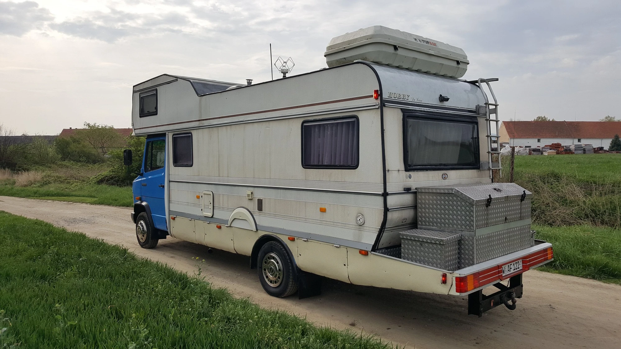 Kamper-sedan 