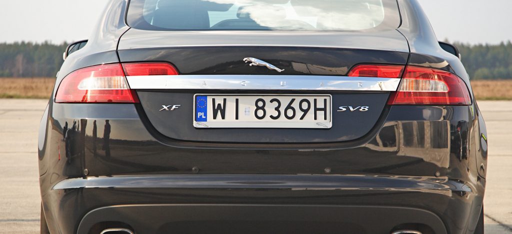 obowiązkowe wyposażenie samochodu 