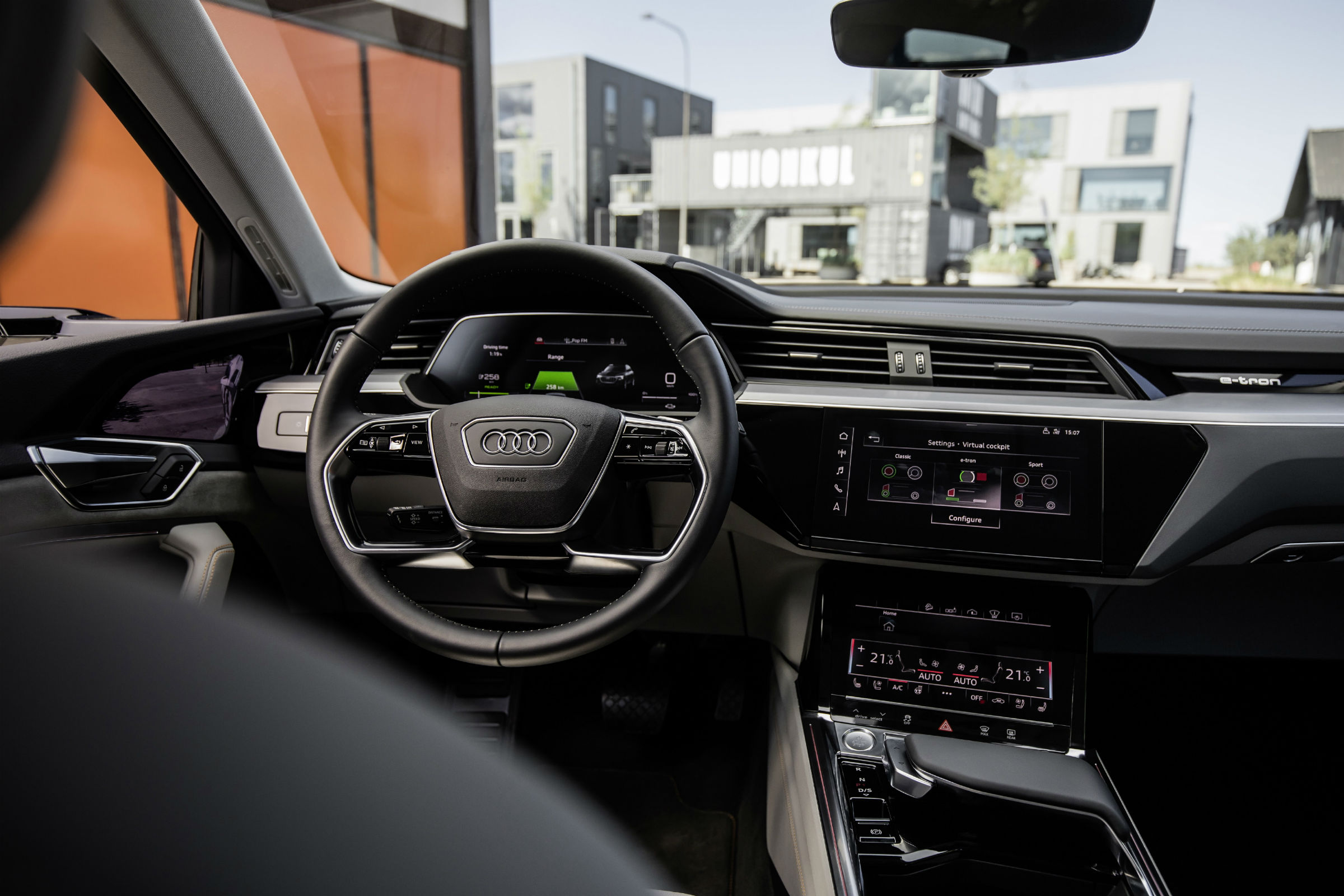 Audi e-tron 