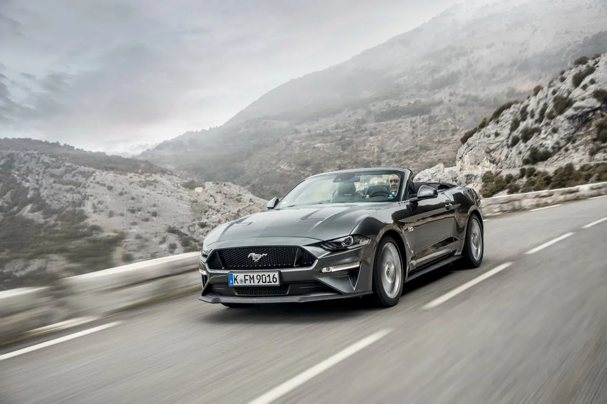 Kabriolet-Ford-Mustang 