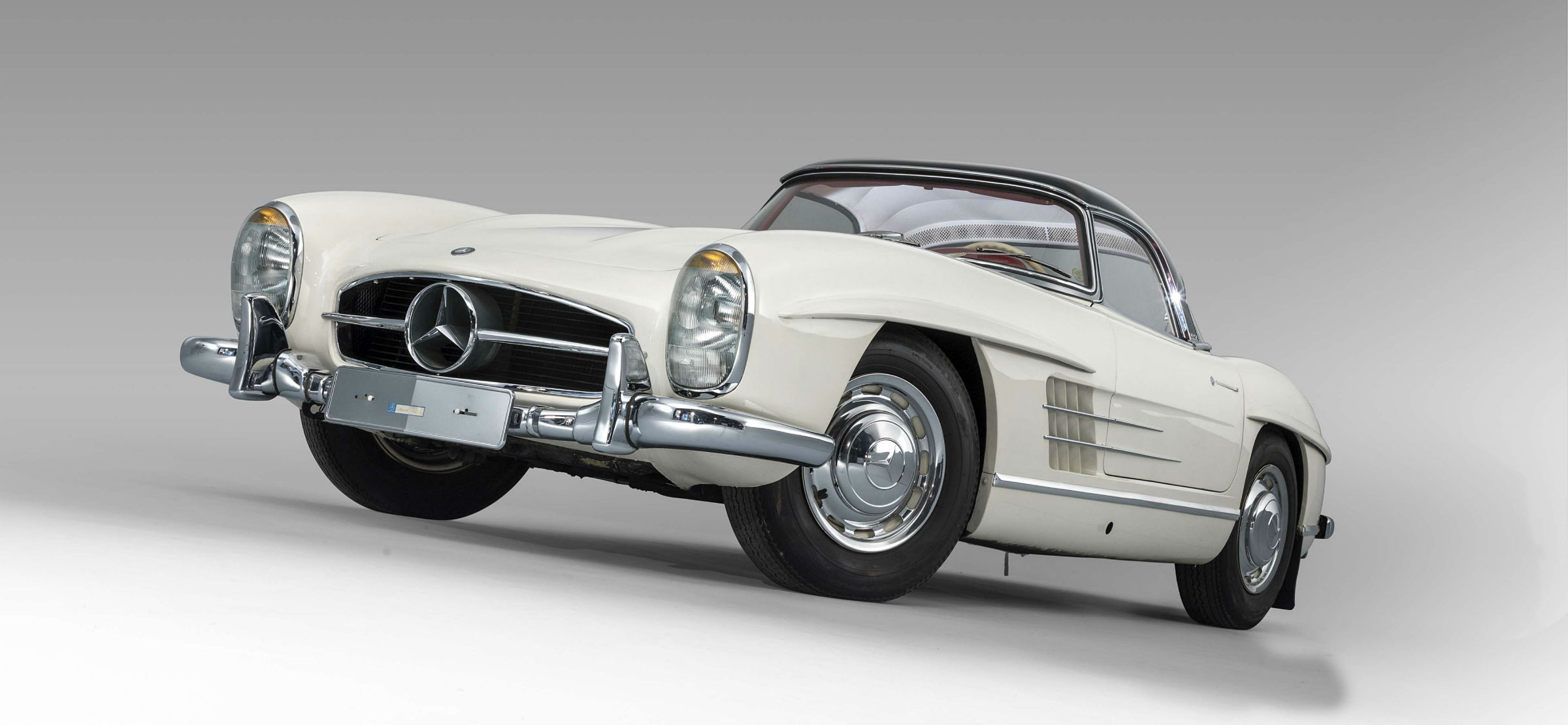 Mercedes 300 SL Roadster sprzedany za rekordową kwotę 3,7 mln dolarów