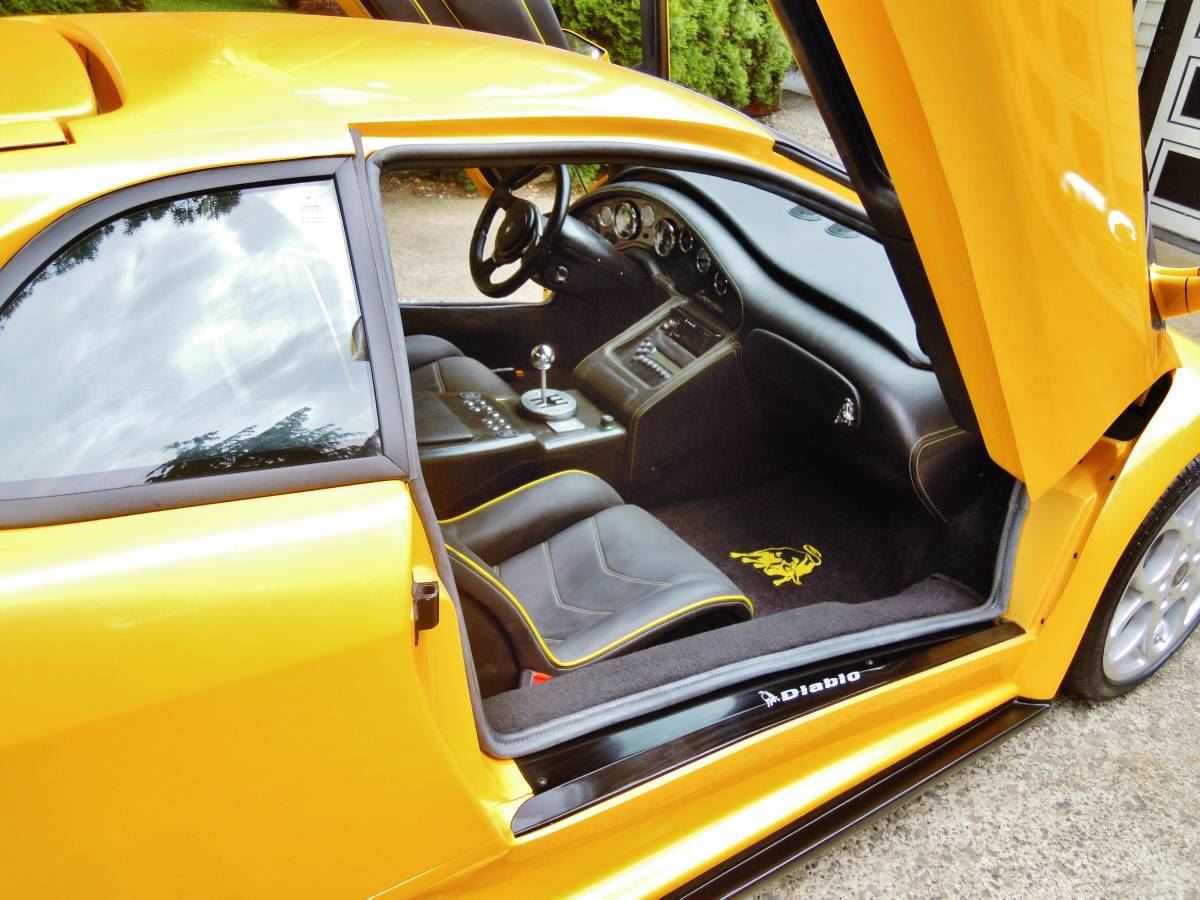 Replika-Lamborghini-Diablo-4