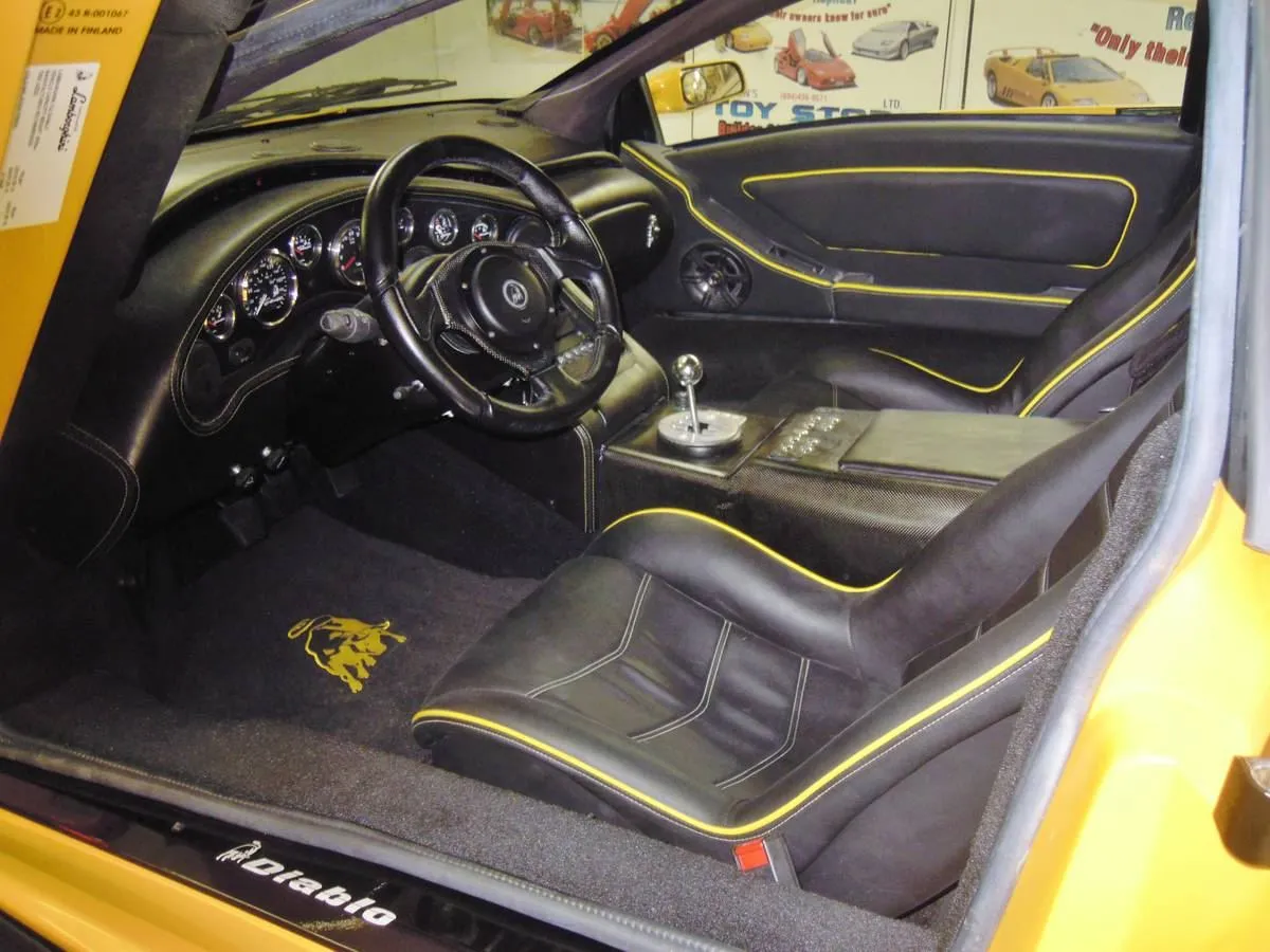 Replika-Lamborghini-Diablo-7 