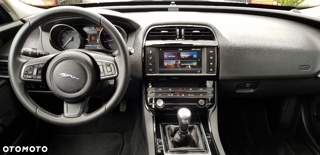 Jaguar XE 