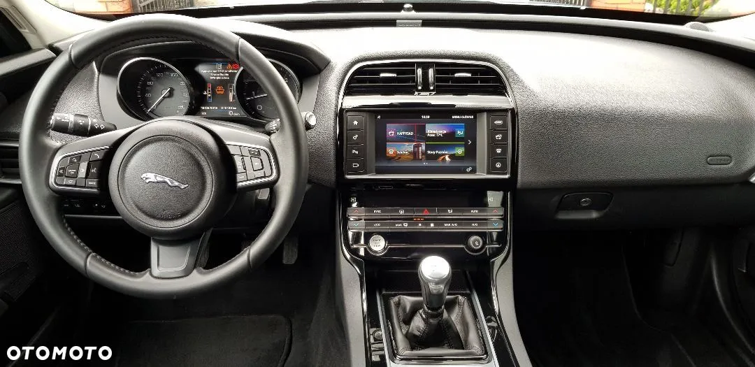Jaguar XE 