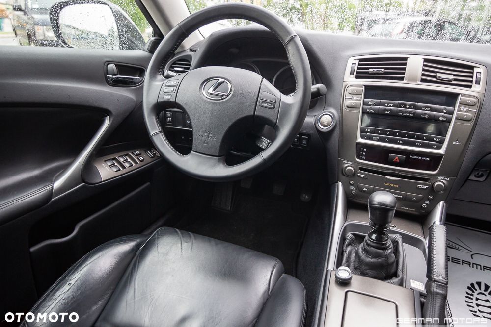 Lexus IS 