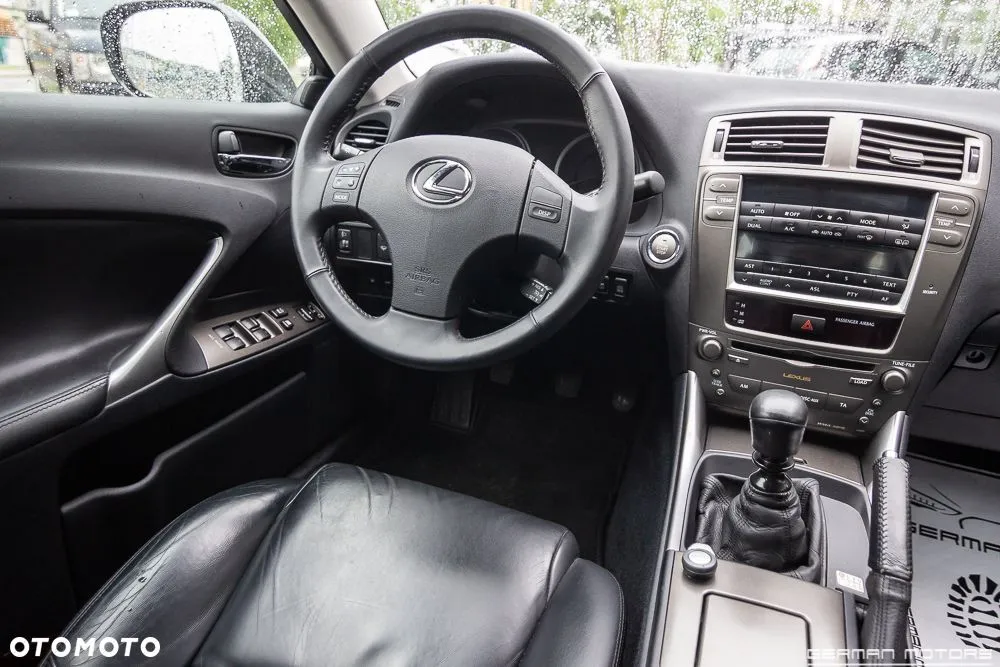 Lexus IS 