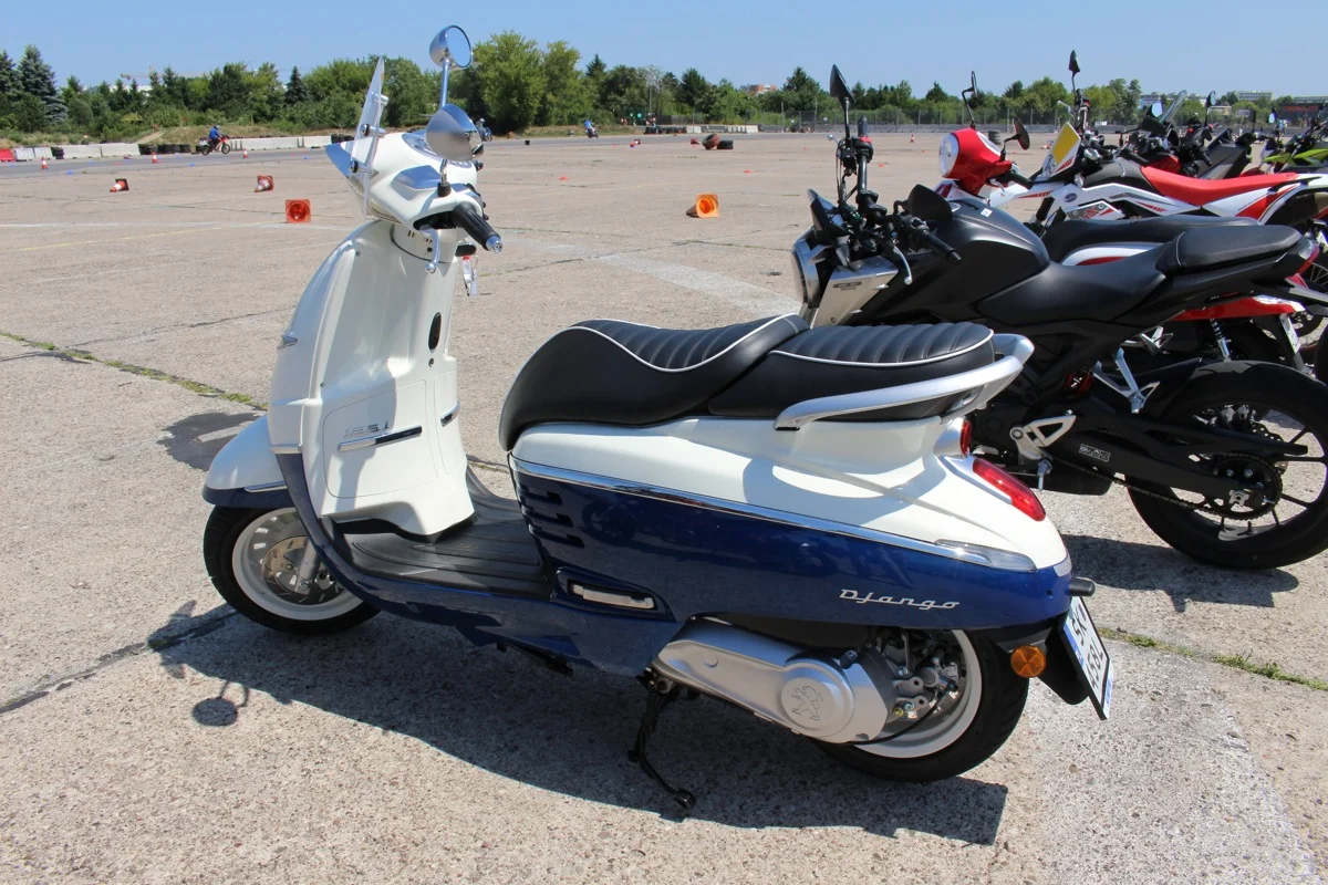 Peugeot Django