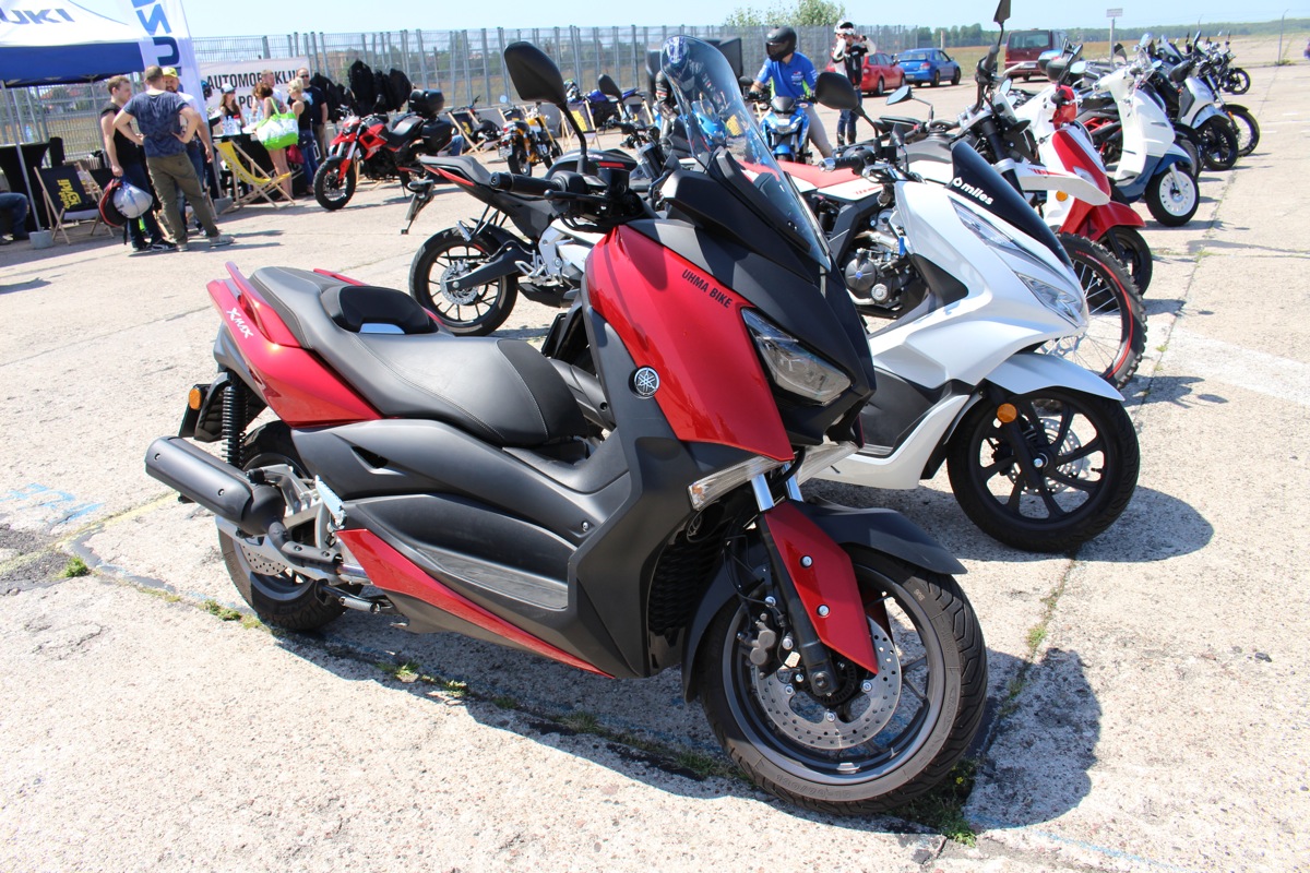 Yamaha X-Max 