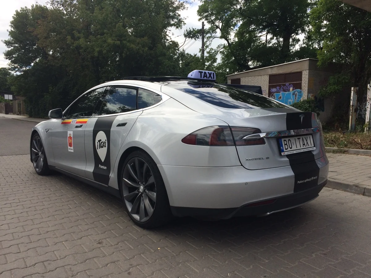 Tesla Taxi 