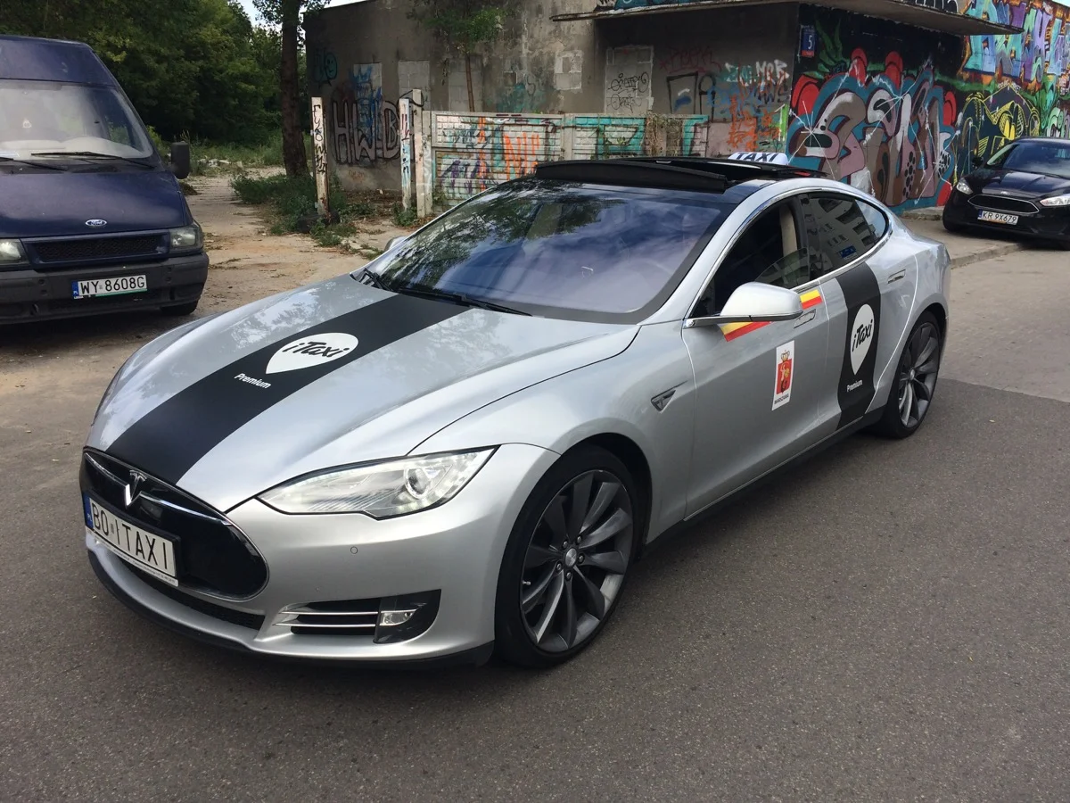 Tesla Taxi 