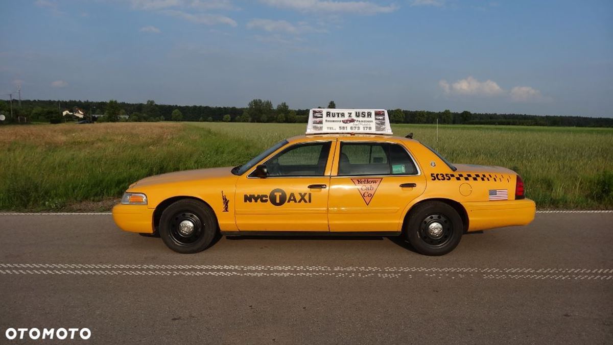 Ford Crown Victoria 
