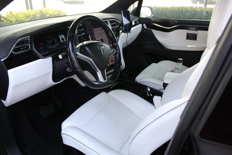 Tesla rekordowy przebieg 