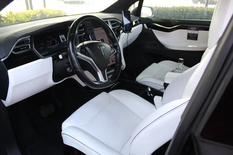 Tesla rekordowy przebieg